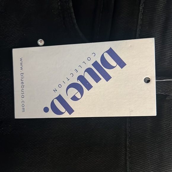 Black ankle cropped high waisted jeans embellished with rhinestone. - Picture 5 of 5